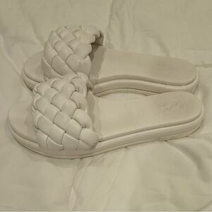 **Seychelles Bellissima Leather Sandals – White, Size 9.5**
